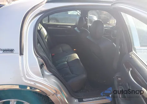 2010 Lincoln Town Car Signature Limited из США, поврежденный, VIN 2LNBL8CV7AX624611